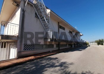 Edificio all\'aperto - Commercial Premises Via Abruzzese
 
52, Bitetto - photo 27