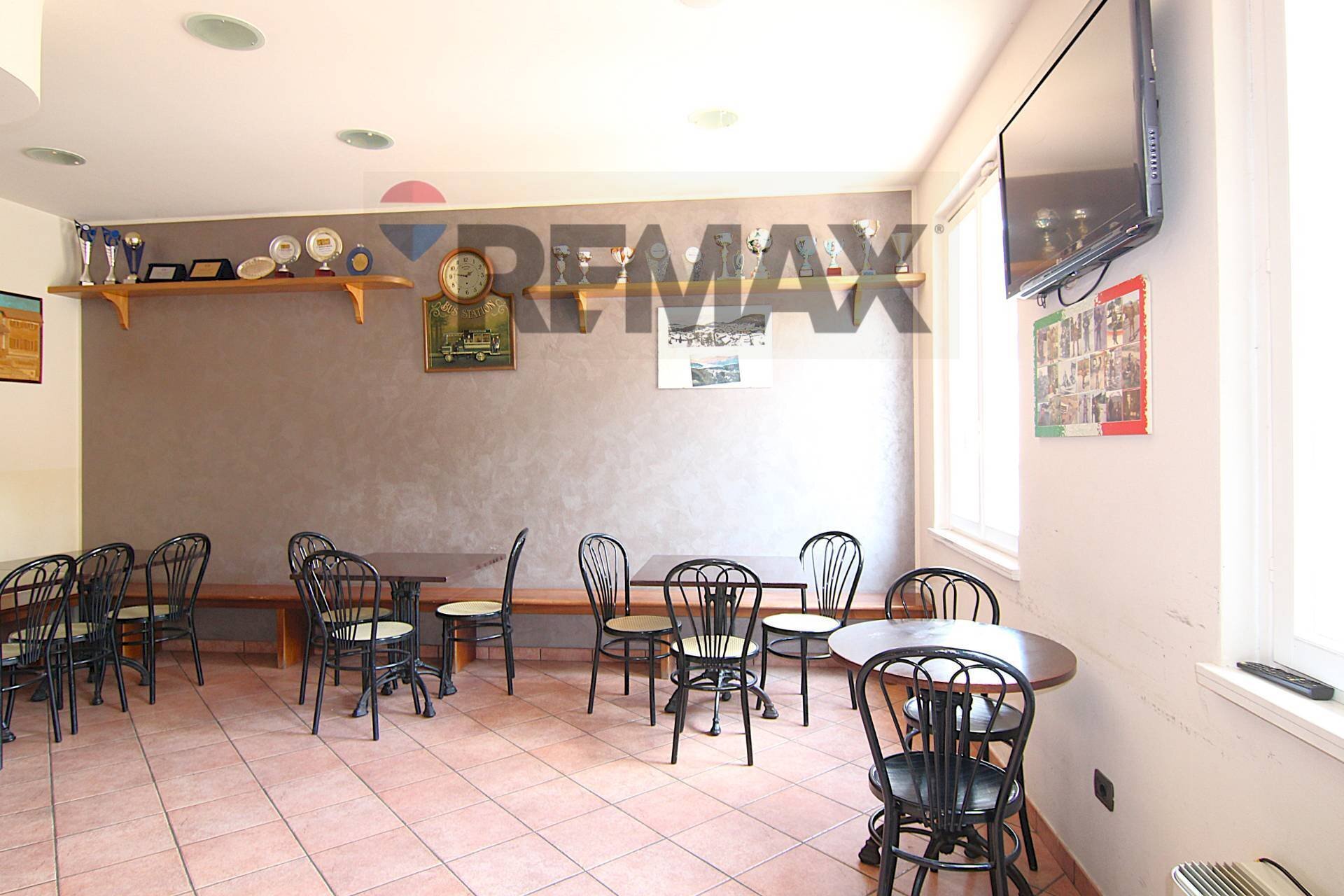 Sala da pranzo - Cafeteria - Cold Bar Via Campagnola
 
2, Cuasso al Monte - photo 3