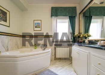 Bagno - Semi-detached house Via Centonze Leonardo
 
61, Castelvetrano - photo 8