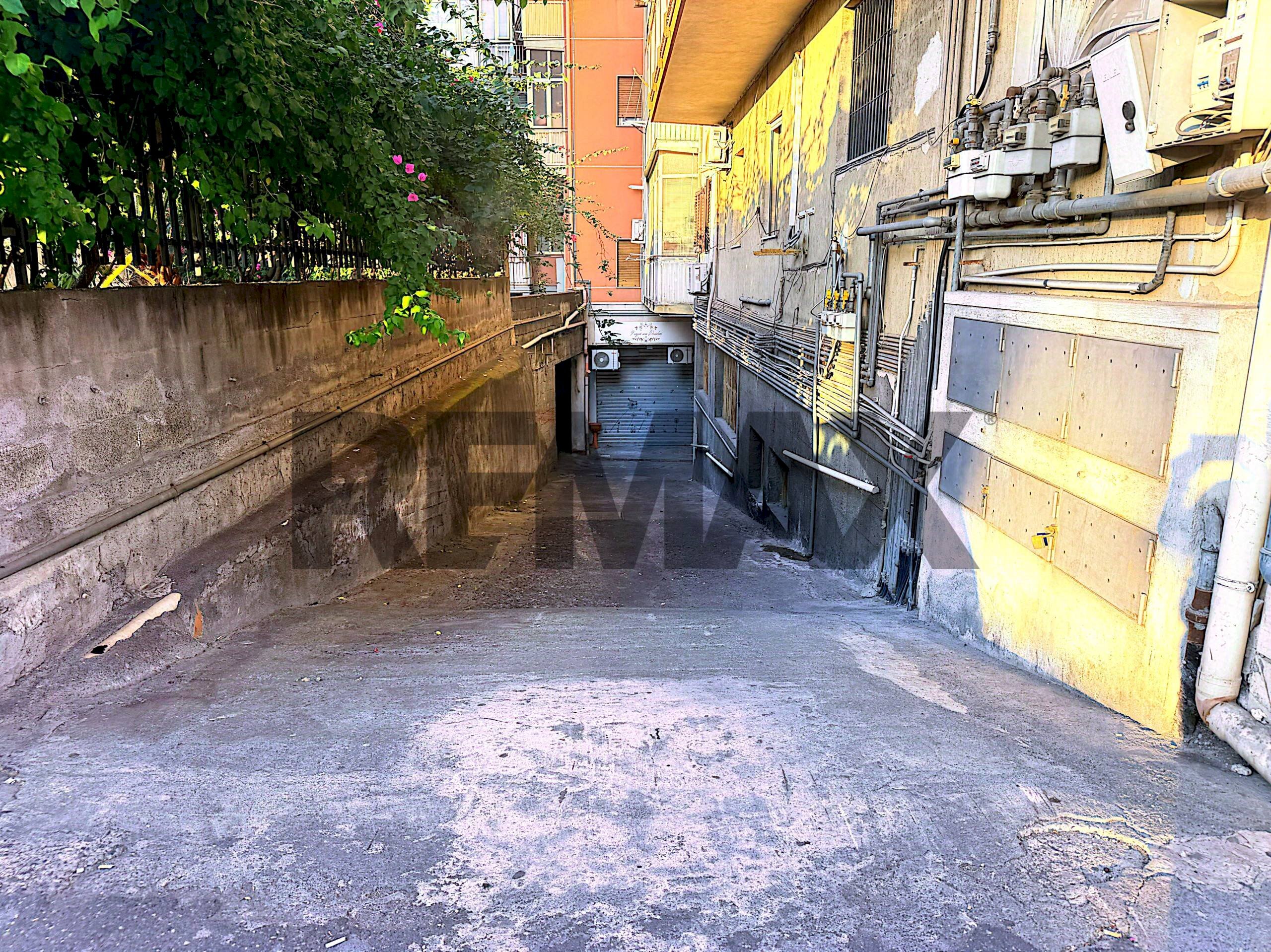 Edificio all\'aperto - Box Via Armando Diaz
48, Catania - foto 3