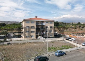 Edificio all\'aperto - Quadrilocale Via Monsignor Salvatore Messina Foti
 
13, Acireale - foto 1
