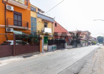 Edificio all\'aperto - Semi-detached house Stradale San Giorgio
 
46, Catania - photo 2