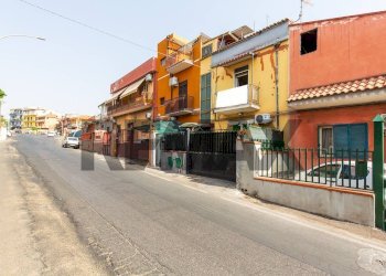Edificio all\'aperto - Semi-detached house Stradale San Giorgio
 
46, Catania - photo 43
