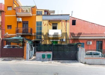 Edificio all\'aperto - Semi-detached house Stradale San Giorgio
 
46, Catania - photo 44