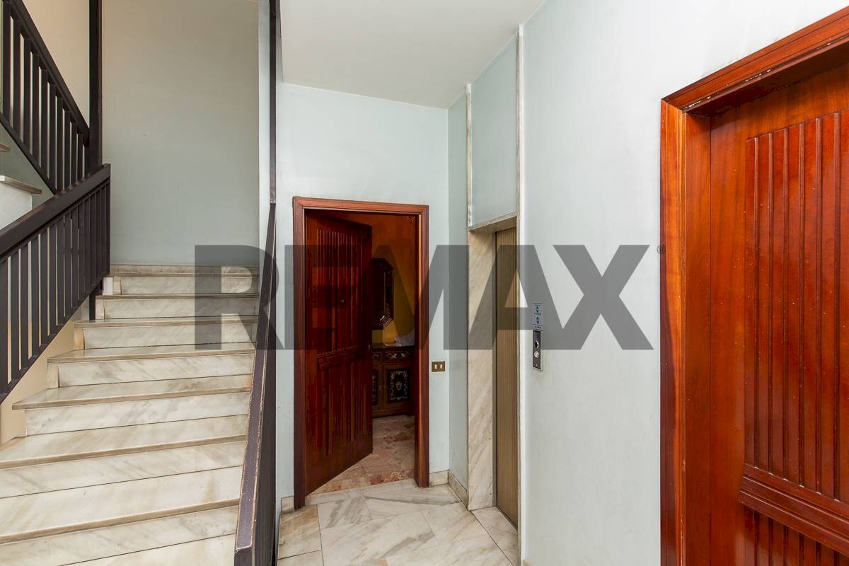 Scale - Appartamento Via Vittorio Emanuele
 
358, Paterno - foto 2