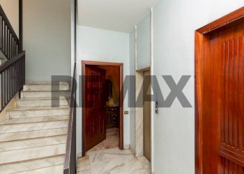 Scale - Appartamento Via Vittorio Emanuele
 
358, Paterno - foto 2