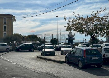 Edificio all\'aperto - Commercial Premises Via Federico de Roberto
8, Gravina di Catania - photo 10