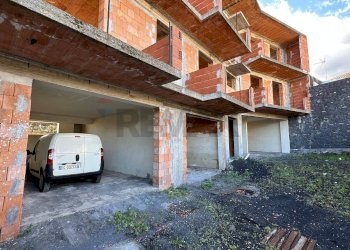 Edificio all\'aperto - Trilocale Via Quattordicesima Finaita
 
20, Zafferana Etnea - foto 20