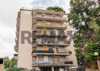 Edificio all\'aperto - Quadrilocale Via Madonna delle Lacrime
 
14, San Giovanni la Punta - foto 32