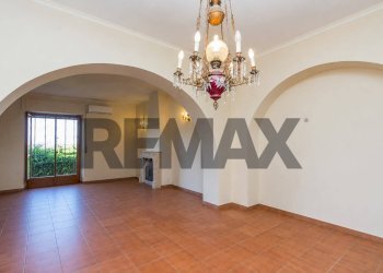 Stanza vuota - Villa Via Cavalier Pietro Leonardi
 
10, Viagrande - foto 5
