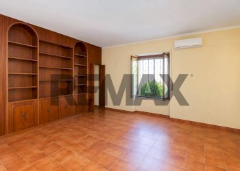 Stanza vuota - Villa Via Cavalier Pietro Leonardi
 
10, Viagrande - foto 6