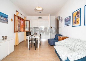 Sala da pranzo - Quadrilocale Contrada Sillemi
 
6, Letojanni - foto 9