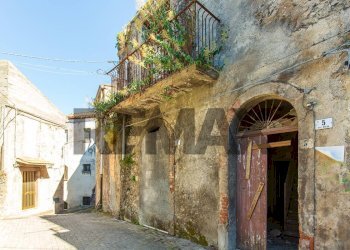 Edificio all\'aperto - Independent house Via Rocca
 
10-12, Randazzo - photo 2