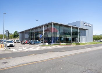 Edificio all\'aperto - Commercial Premises Via Portico
 
65, Orio al Serio - photo 1
