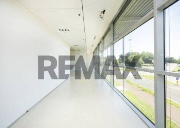 Hall / corridoio - Commercial Premises Via Portico
 
65, Orio al Serio - photo 8