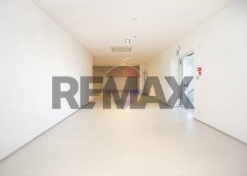 Hall / corridoio - Commercial Premises Via Portico
 
65, Orio al Serio - photo 12