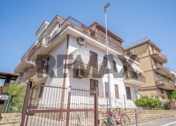 Edificio all\'aperto - Bilocale Via Castelplanio
18, Roma - foto 2