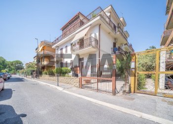 Edificio all\'aperto - Bilocale Via Castelplanio
18, Roma - foto 6
