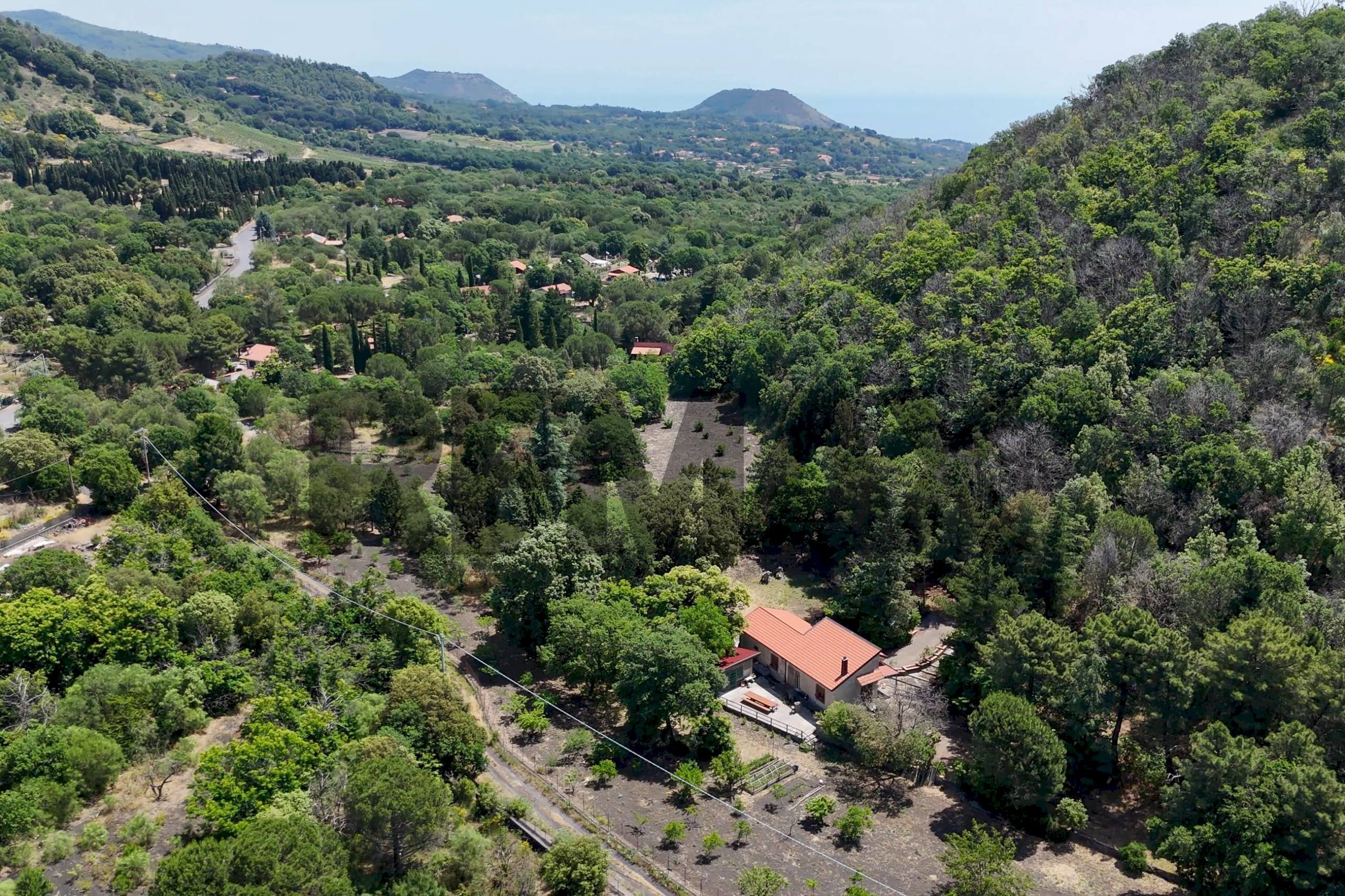 Vista delle montagne - Terreno edificabile via Alfredo Maria Mazzei
 
36, Nicolosi - foto 2