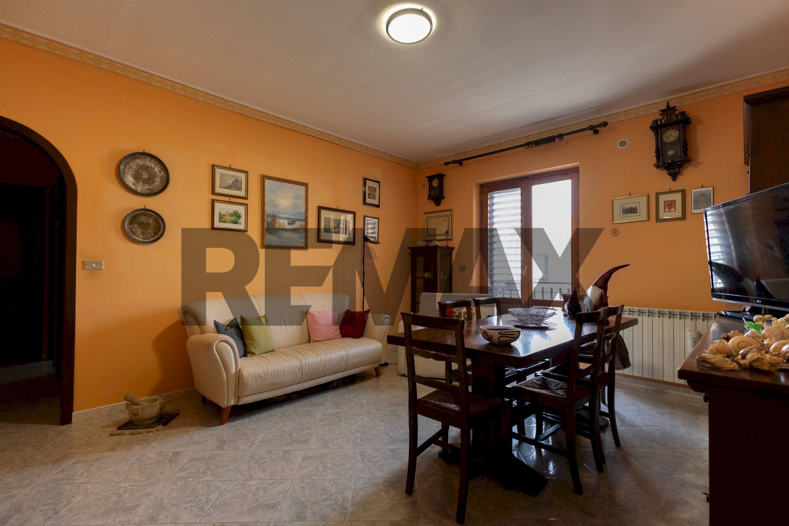Sala da pranzo - Three-room apartment VIA ROMA
 
95, Aci Sant'Antonio - photo 1