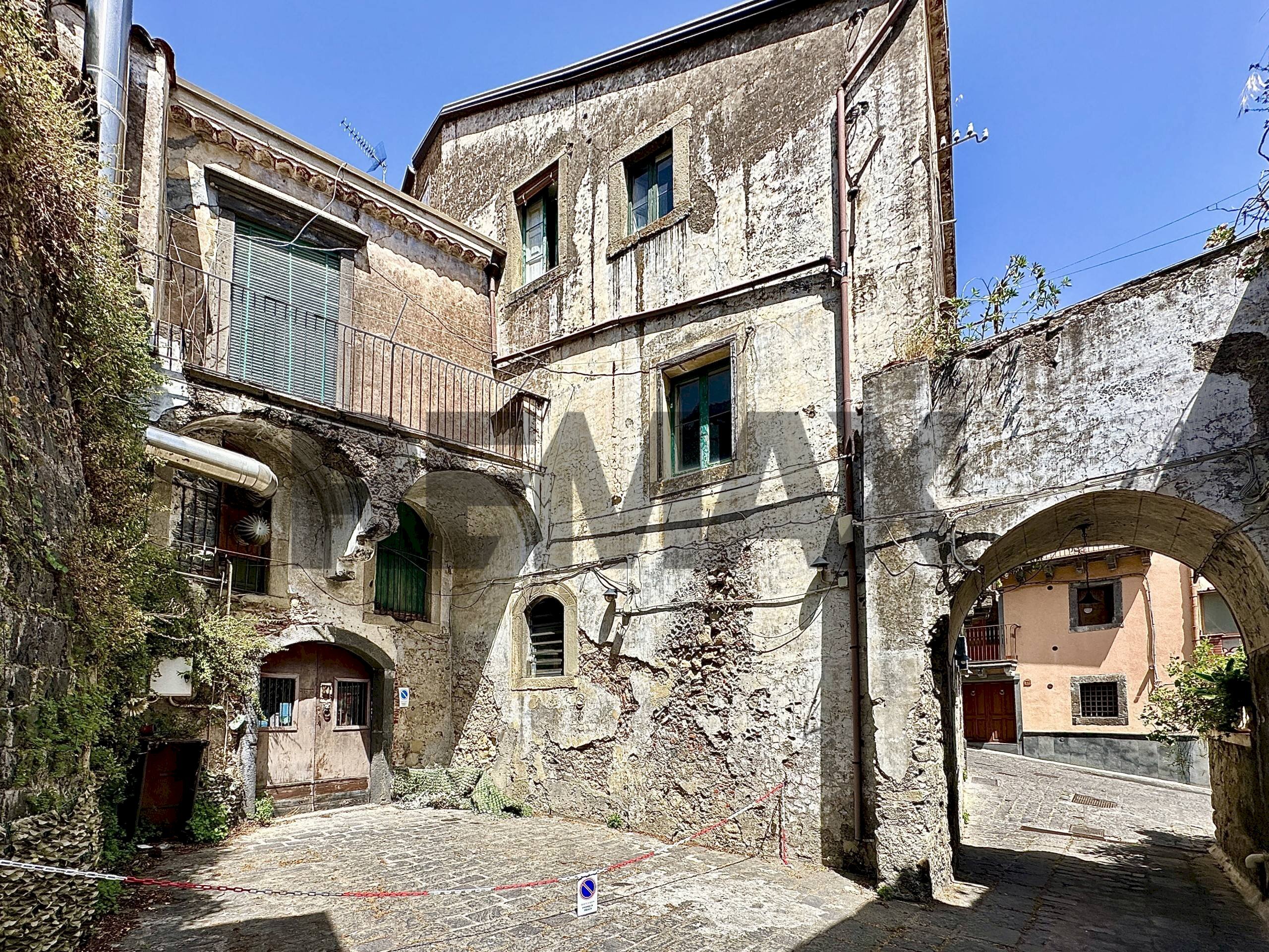 Edificio all\'aperto - Independent house via Federico Secondo
 
14, Castiglione di Sicilia - photo 1