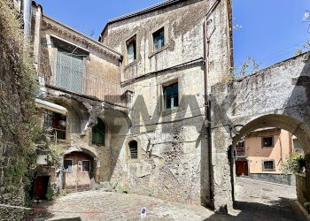 Edificio all\'aperto - Independent house via Federico Secondo
 
14, Castiglione di Sicilia - photo 1