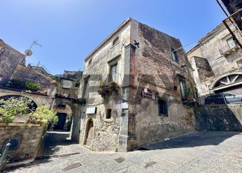 Edificio all\'aperto - Independent house via Federico Secondo
 
14, Castiglione di Sicilia - photo 3