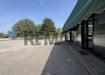Non correlato - Negozio Via Ariosto
11, Masi Torello - foto 7