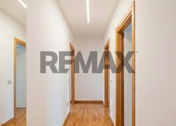 Hall / corridoio - Three-room apartment VIA GONZAGA
 
14, Viadana - photo 4