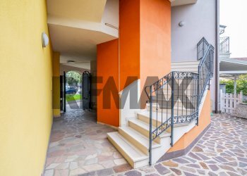 Scale - Trilocale Via Villa Del Veneziano
 
11, Viadana - foto 4