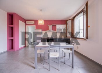 Sala da pranzo - Trilocale Via Villa Del Veneziano
 
11, Viadana - foto 12