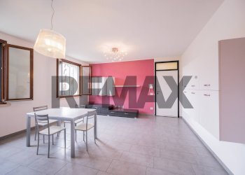 Sala da pranzo - Trilocale Via Villa Del Veneziano
 
11, Viadana - foto 15