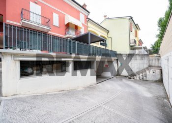 Edificio all\'aperto - Trilocale Via Villa Del Veneziano
 
11, Viadana - foto 39