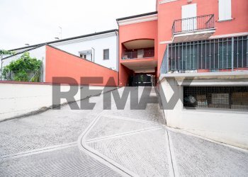Edificio all\'aperto - Trilocale Via Villa Del Veneziano
 
11, Viadana - foto 40
