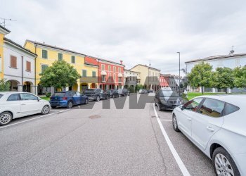 Edificio all\'aperto - Trilocale Via Villa Del Veneziano
 
11, Viadana - foto 48