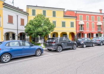 Edificio all\'aperto - Trilocale Via Villa Del Veneziano
 
11, Viadana - foto 49