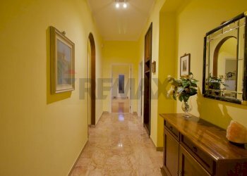 Hall / corridoio - Apartment viale Umberto I
 
72, Sassari - photo 6