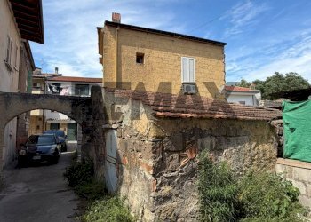 Casa all\'aperto - Casa indipendente Vicolo Carità
 
38, Francolise - foto 2
