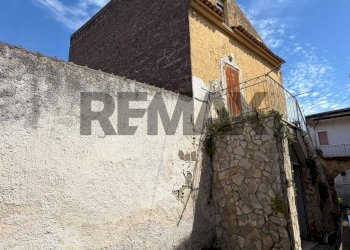 Casa all\'aperto - Casa indipendente Vicolo Carità
 
38, Francolise - foto 3