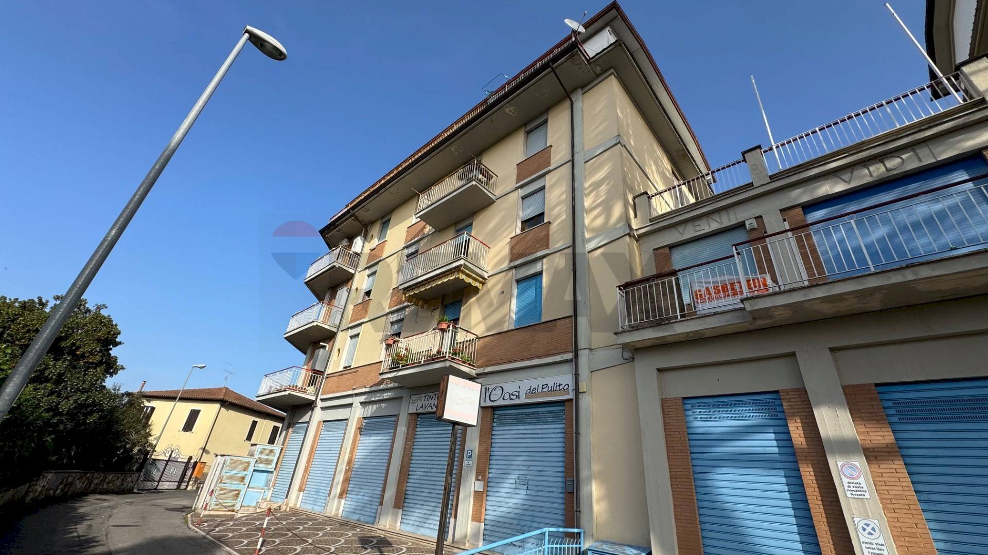 Edificio all\'aperto - Three-room apartment Via Santa Lucia
 
17, Cave - photo 1
