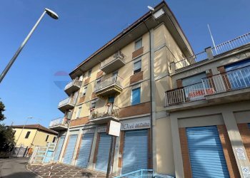 Edificio all\'aperto - Three-room apartment Via Santa Lucia
 
17, Cave - photo 1