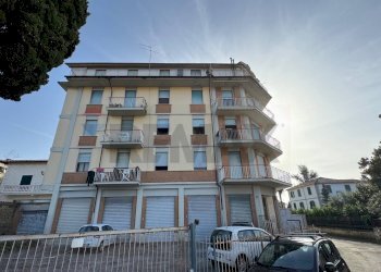 Edificio all\'aperto - Three-room apartment Via Santa Lucia
 
17, Cave - photo 2