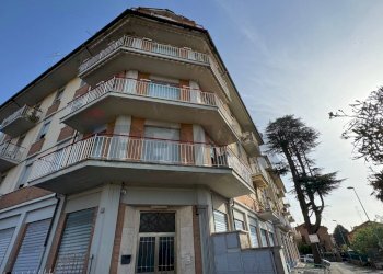 Edificio all\'aperto - Three-room apartment Via Santa Lucia
 
17, Cave - photo 3