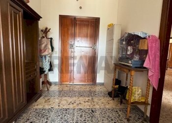Hall / corridoio - Three-room apartment Via Santa Lucia
 
17, Cave - photo 12