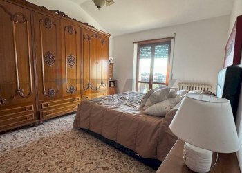 Camera / camera da letto - Three-room apartment Via Santa Lucia
 
17, Cave - photo 18