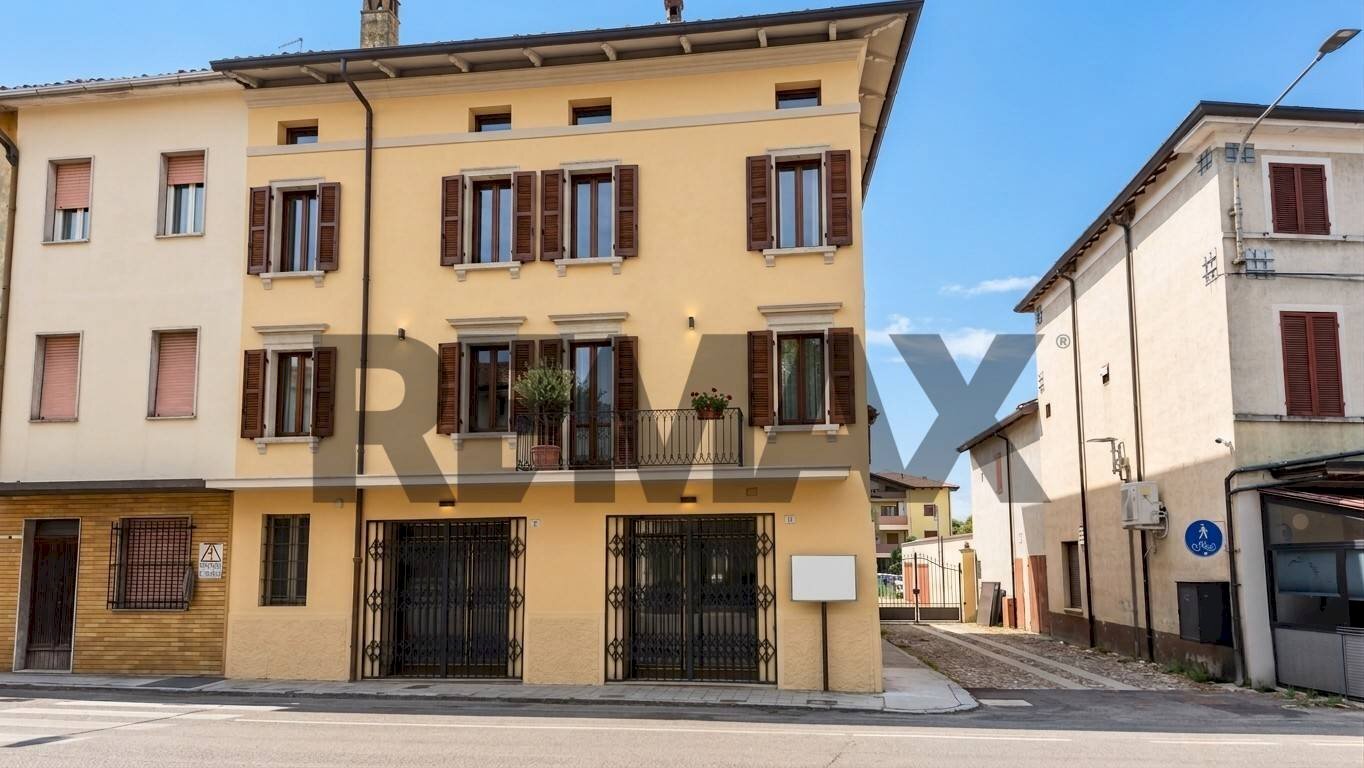 Edificio all\'aperto - Casa semi indipendente Piazza Cervi
 
10-11, Gattatico - foto 1