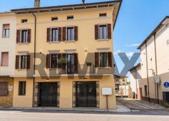 Edificio all\'aperto - Casa semi indipendente Piazza Cervi
 
10-11, Gattatico - foto 1
