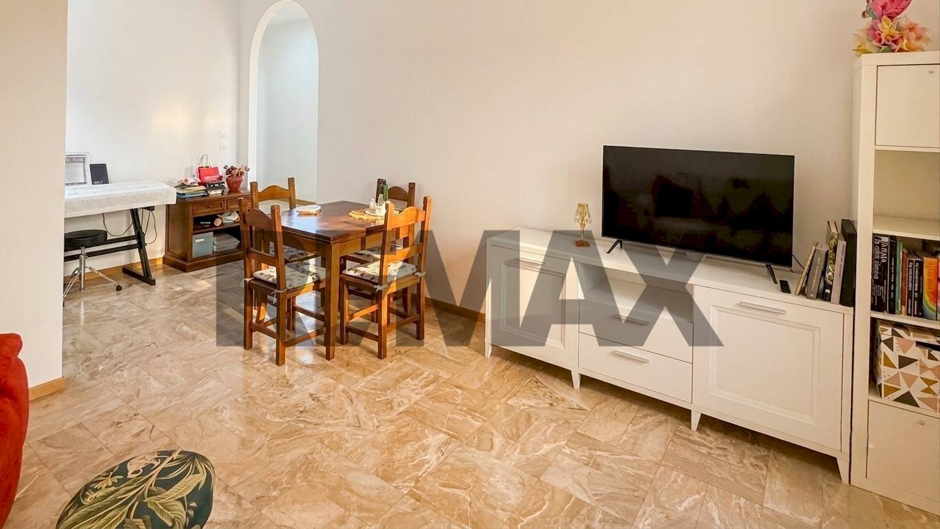Sala da pranzo - Two-room apartment Viale Partigiani D'italia
 
35, Parma - photo 1