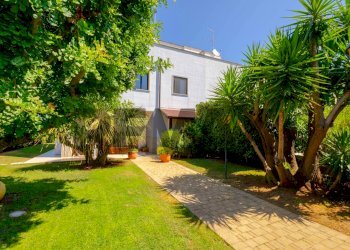 Giardino - Casa semi indipendente Strada Statale 16 Complanare Ovest
90, Bari - foto 1