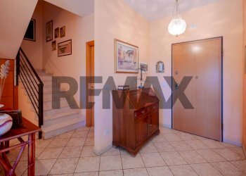 Scale - Casa semi indipendente Strada Statale 16 Complanare Ovest
90, Bari - foto 3